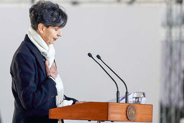 <p>La senadora de Salvador Allende habló en nombre de su familia en el acto de la Plaza de la Constitución. Foto: Reuters</p>