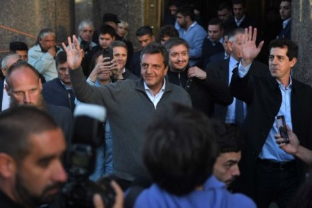 Sergio Massa a los argentinos: "Si tienen que ahorrar compren autito, no me vayan a comprar dólares"