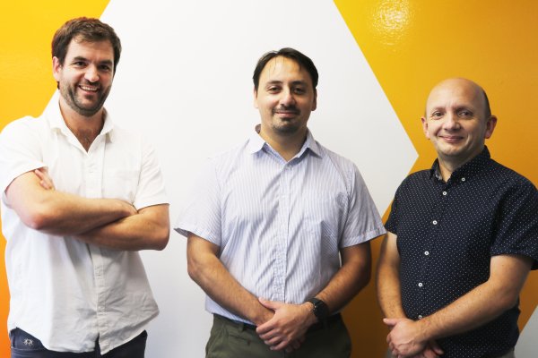 <p>Juan Pablo González, Cristián Sauterel y Álvaro Rivera, parte del equipo de la fintech.</p>