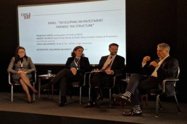 <p>Chile Day Londres 2023: Tirón de orejas en la discusión tributaria marca uno de los paneles inaugurales</p>