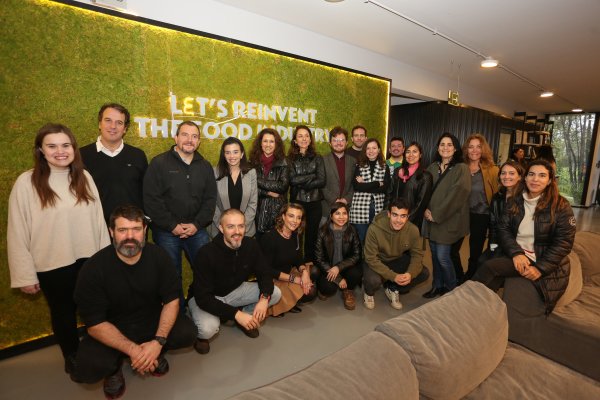 NotCo abre las puertas de su laboratorio y habla sobre sus estrategias de marketing