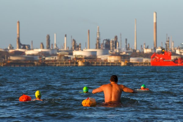 Columnista de Financial Times: "Los inversionistas no necesitan preocuparse por los altos precios del petróleo"