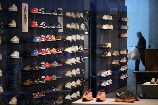 Adidas marca el inicio de la temporada de maratones con sus nuevas "superzapatillas" de running de US$ 500