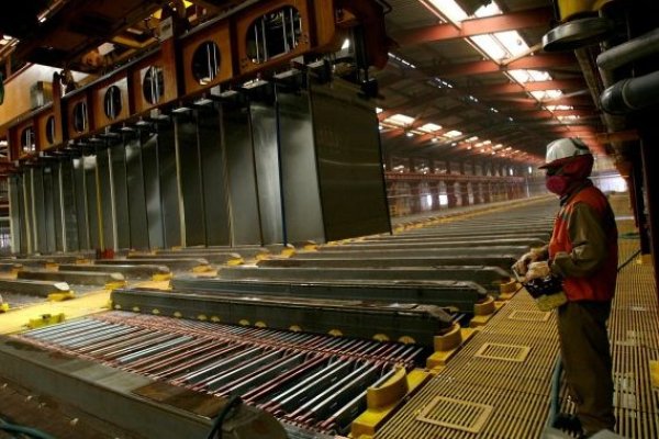 <p>El precio del cobre toca mínimo desde mayo por postura agresiva de la Fed y elevados inventarios</p>