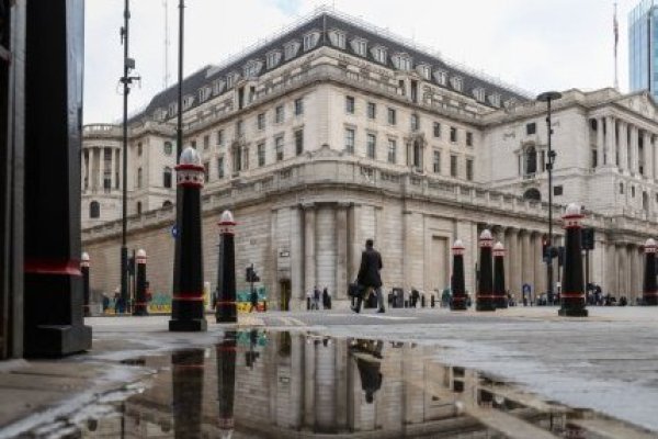<p>El BoE mantiene las tasas sin cambios por primera vez en casi dos años</p>