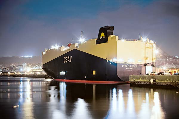 <p>La fortuna del grupo Luksic casi se duplica gracias a su apuesta por el transporte marítimo y la logística portuaria</p>