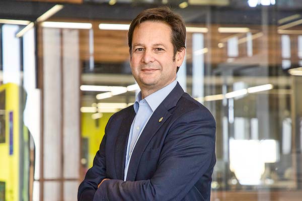 Pedro Bouchon, vicerrector de Investigación de la UC: “Hay un potencial enorme en las industrias creativas que no hemos desarrollado”