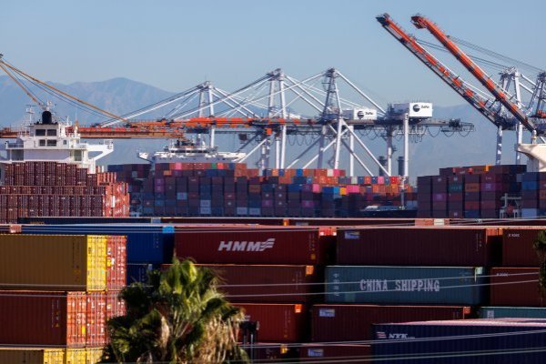 <p>El comercio mundial cae al ritmo más rápido desde los primeros meses de la pandemia</p>