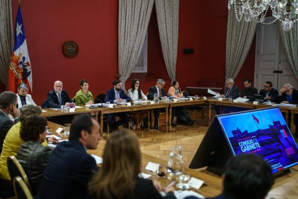 En consejo de gabinete, Boric anticipa que el Presupuesto 2024 está "pensado en la reactivación"