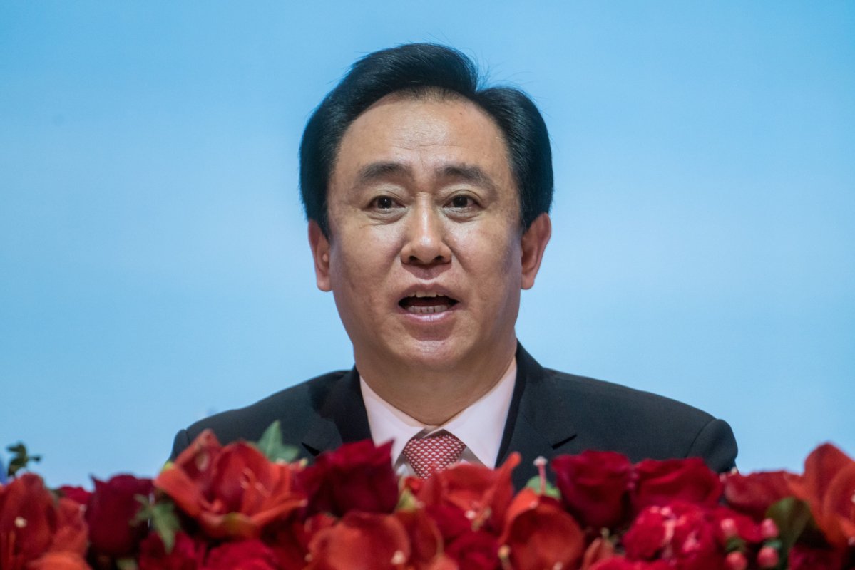 <p>Multimillonario fundador de la inmobiliaria china Evergrande fue puesto bajo control de la policía</p>