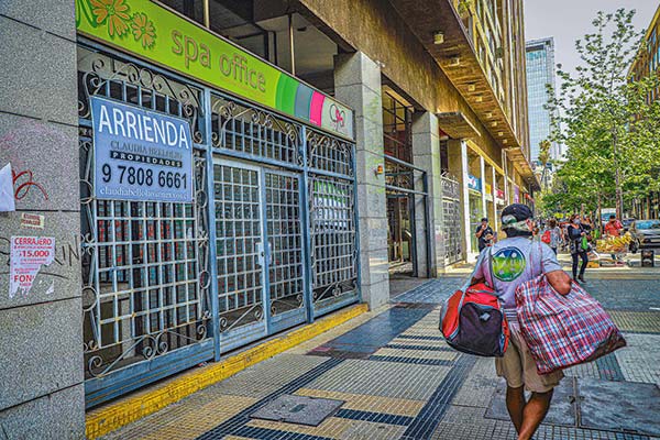 <p>Mercado pone paños fríos a cifras sectoriales: economía continúa “estancada” e Imacec de agosto no crecería</p>