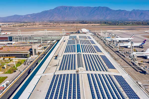 Concesionario del aeropuerto de Santiago ampliará su parque fotovoltaico