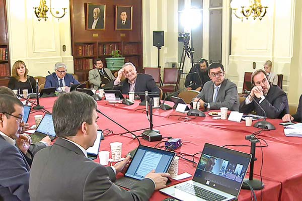 <p>Comisión de Economía del Senado, presidida por Loreto Carvajal.</p>