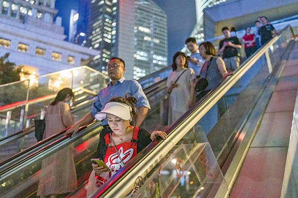 <p>Las autoridades chinas ya han fijado uno de los objetivos de crecimiento más bajos en décadas para 2023, de alrededor de 5%. Foto: Bloomberg</p>
