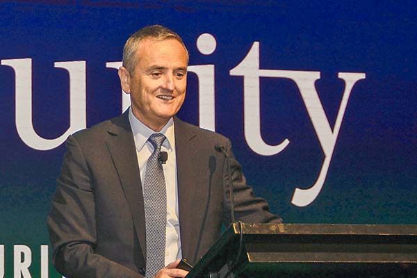<p>Ricardo Caballero y reformas: “Yo tendría las manos del Estado lo más lejos posible hasta que demostremos que realmente somos serios”</p>