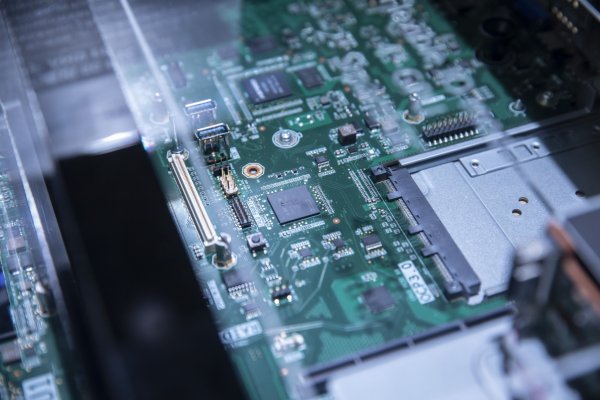<p>EEUU advirtió a China que este mes presentará una actualización de las restricciones al comercio de chips para IA</p>