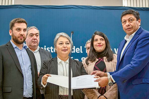Bancada de diputados PPD entrega su propuesta de pensiones al Gobierno y plantea dividir el 6% de cotización adicional en tres partes