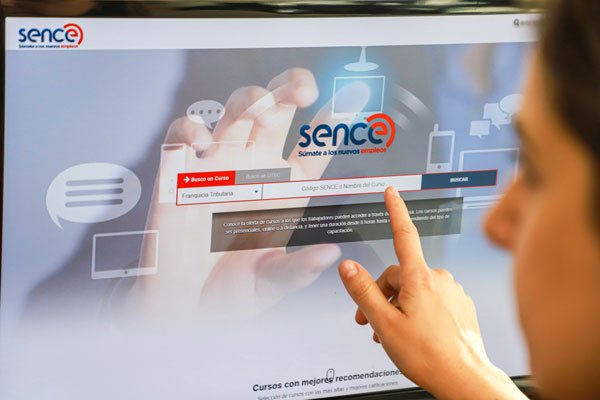 <p>Presupuesto 2024: suben recursos para subsidios laborales, pero se recortan platas en programas emblemáticos de Sence</p>