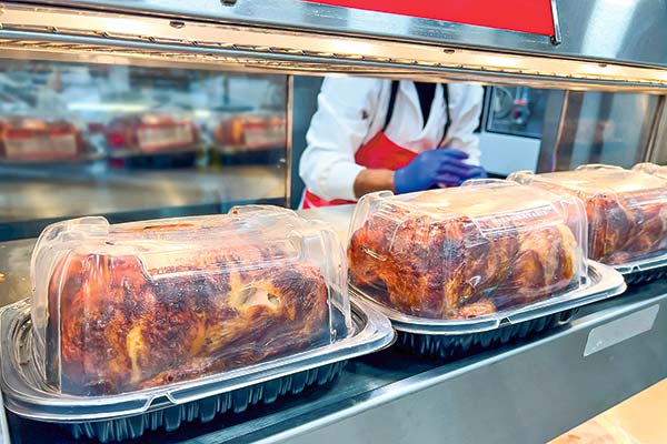 El mayor proveedor de pollos para asar de los supermercados en Chile inicia proceso de reorganización