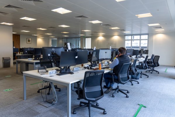 Ofertas de empleo en EEUU superan todos los pronósticos en agosto a medida que aumentan las vacantes en oficinas