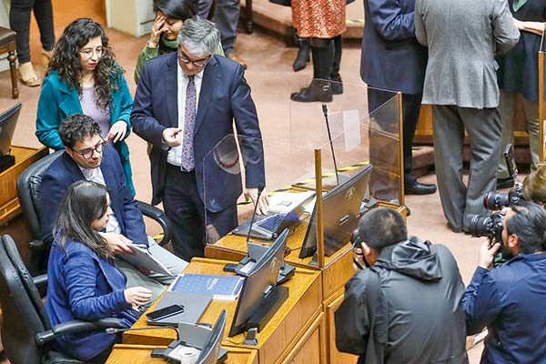 Las malas notas tuvieron impacto: Hacienda y Dipres recortaron fondos a programas mal evaluados para 2024