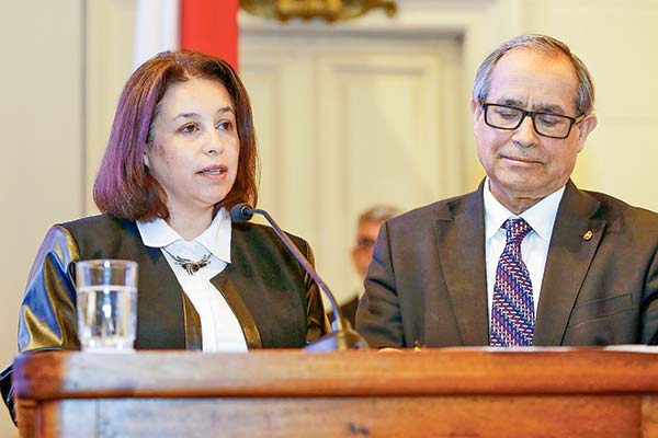 <p>Los parlamentarios Ximena Órdenes y Kenneth Pugh durante el lanzamiento del Foro Nacional de Cibserguridad.</p>