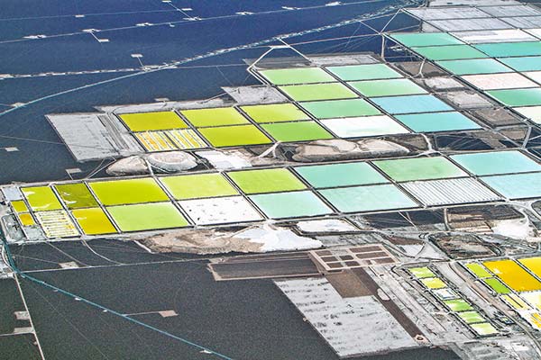 JPMorgan alerta que Chile se quedará atrás en la carrera del litio y será superado por China en 2026 y Argentina en 2030