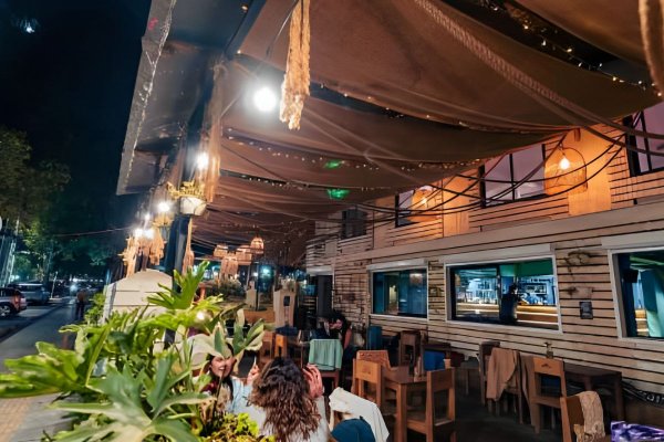 ¿Amenazas o fiscalización?: No renovación de patente de alcoholes desata disputa entre Bar La Virgen y concejal Tomás Kast