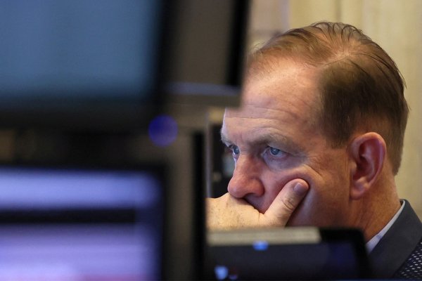 Acciones europeas caen y las de petróleo se disparan por el conflicto en Medio Oriente