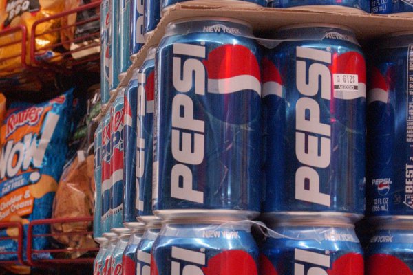 <p>PepsiCo reportó resultados que superaron las expectativas y elevó su pronóstico de crecimiento de las ganancias</p>