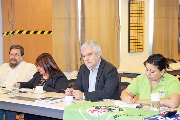 Gobierno ofrece reajuste salarial de 3,5% nominal a trabajadores del sector público