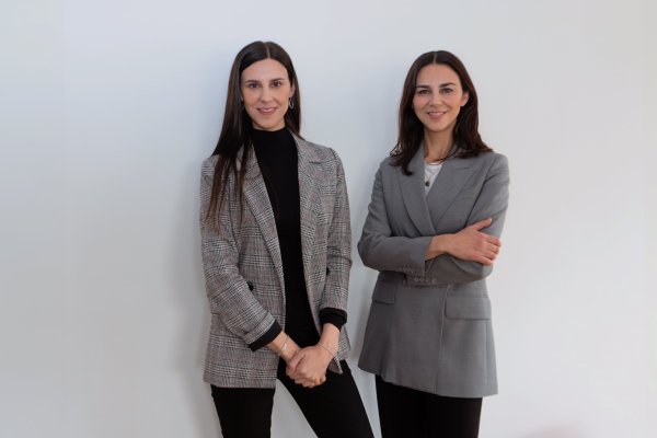 Carla y Bernardita Dittus se unen en renovada apuesta legal