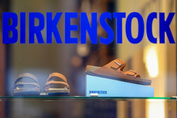 <p>Birkenstock: acción se hunde 13% en su estreno, en una de las peores aperturas a bolsas del último siglo en Wall Street</p>