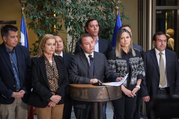 <p>Oposición aumenta presión sobre Boric para que remueva a la directora de la Dipres en medio de la discusión de presupuesto</p>