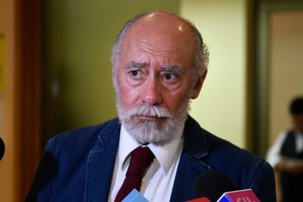 Senador Iván Flores eleva cuestionamientos a informe técnico por ley corta en el Congreso: “Es un traje a la medida para las isapres inaceptable”