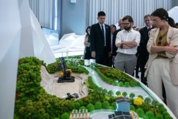 <p>Boric valora la llegada de Tsingshan y anuncia que pronto se licitará nuevo espectro del 5G</p>