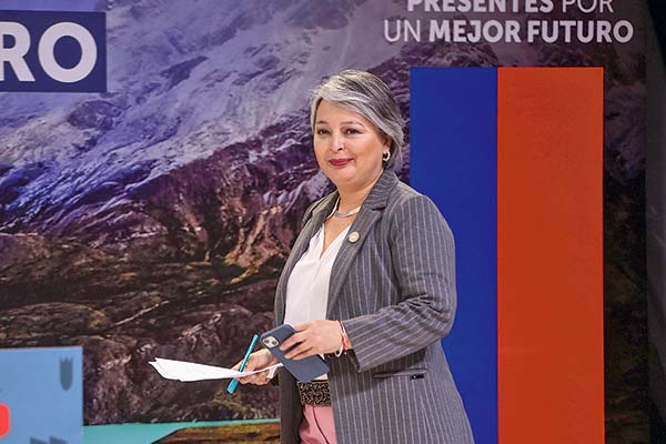 <p>La ministra del Trabajo, Jeannette Jara, dijo que la reforma no estaba congelada, si no que en una “pausa”. Foto: Agencia Uno</p>