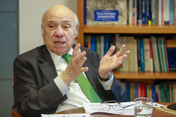 Expresidente del Banco Central Vittorio Corbo llama a votar “a favor” la propuesta constitucional
