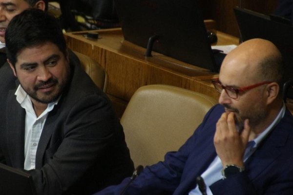 Socialistas acusan “errores no forzados” de Crispi y del Gobierno en lío por inasistencia del jefe de asesores a comisión que investiga los convenios