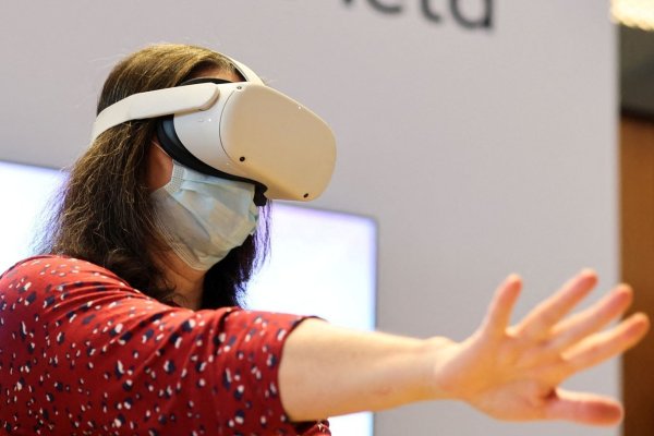 Google, Meta y Apple consiguen aprobación de EEUU para fabricar dispositivos móviles de realidad virtual aumentada