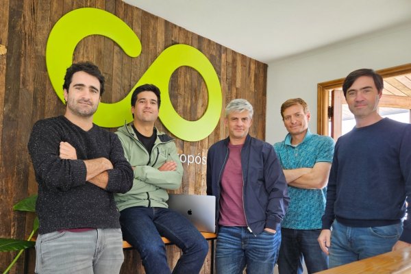 <p>Pablo Albarrán (primero a la izquierda) junto a parte del equipo de Ecoterra.</p>