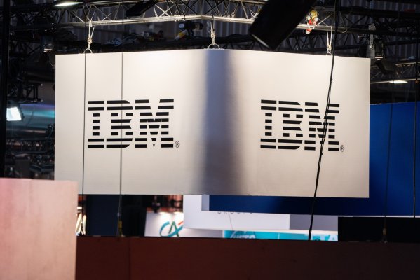 IBM informa ingresos mayores a lo esperado y reafirma su pronóstico para las ventas y el flujo de caja