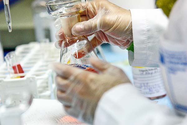 <p>Expertos y académicos advierten que es insuficiente alza de 1,6% en presupuesto del Ministerio de Ciencia y Tecnología</p>