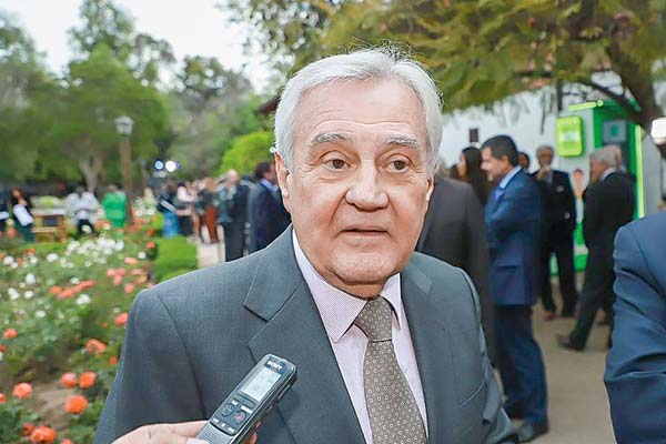 <p>Roberto Angelini y debate por la nueva Constitución: “Tengo fe que va a salir todo bien (...) no puede estar cada uno por su lado”</p>