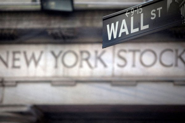 <p>Wall Street termina con variaciones mixtas por tensión geopolítica</p>