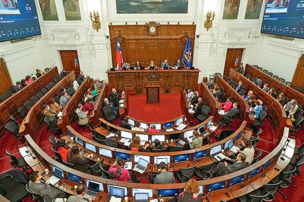 Cadem: Opción por aprobar nueva constitución crece, pero en contra mantiene brecha arriba