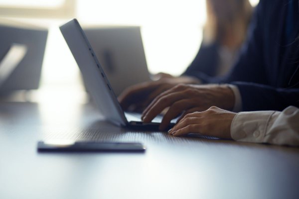 El último escándalo que remece al mundo startup: acusan de estafa y apropiación indebida a accionistas de firma de recursos humanos