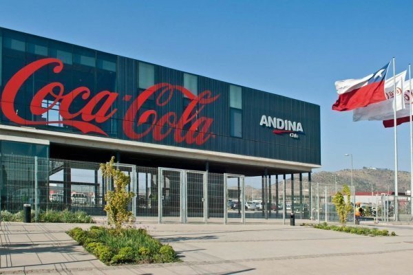 <p>Embotelladora Andina cierra tercer trimestre con un alza de 87,4% en sus utilidades</p>