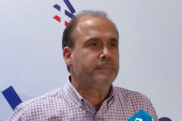 Presidente DC adelanta su posición "en contra" de la propuesta constitucional y expertos de la tienda elaboran lapidario informe