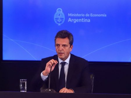 Massa pone paños fríos y decide congelar impuestos a los combustibles en Argentina para evitar desabastecimiento